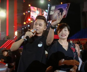 Được fan nữ tỏ tình, Độ Mixi chốt hạ một câu liên quan đến 'nóc nhà' cực chất