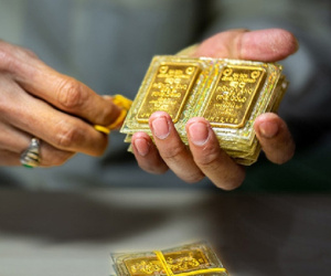 Giá vàng giảm, nhà đầu tư có nên xuống tiền mua vào?