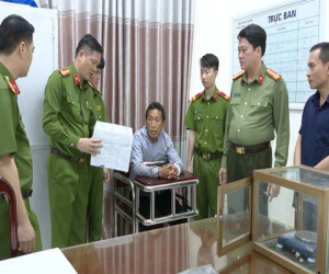 Bắt 2 đối tượng mua bán trái phép 9 bánh heroin, 1 bánh hồng phiến