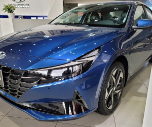 Hyundai Elantra giảm giá tại đại lý, khách mua xe 'bỏ túi' 60 triệu đồng