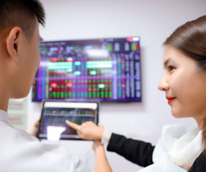 Cổ phiếu đại gia xăng dầu lập đỉnh trước thương vụ nghìn tỷ