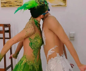 Cô trò 'đệ nhất vũ công' Trung Quốc bị chỉ trích vì điệu múa thô tục