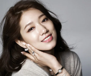 'Mẹ bỉm' Park Shin Hye 33 tuổi vẫn đóng học sinh, visual ra sao mà ai cũng khen?