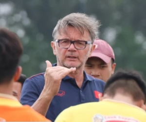 Dàn học trò của HLV Troussier so tài ở trận mở màn giải hạng Nhất 2023