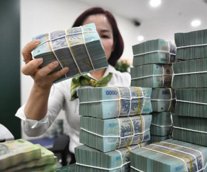 Ba 'ông lớn' ngân hàng tiếp tục hạ lãi suất ở nhiều kỳ hạn
