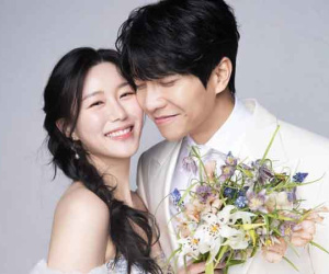 Ảnh cưới Lee Seung Gi - Lee Da In được công bố, mẹ và chị cô dâu lộ diện