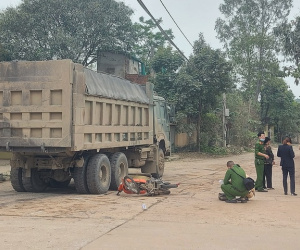 Va chạm xe 'hổ vồ', 3 nam sinh đi xe máy thương vong