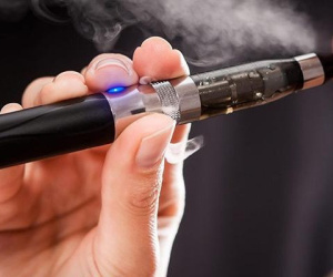 Bốn học sinh Hà Nội nhập viện cấp cứu vì thuốc lá điện tử