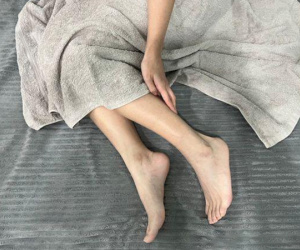 Cô gái xấu hổ vì điều tế nhị xảy ra mỗi khi bạn trai âu yếm 'phía dưới', hóa ra nhiều chị em cũng chung cảnh ngộ
