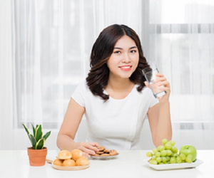 5 nhóm người không nên vừa ăn vừa uống