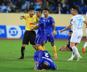 V-League lại nóng chuyện trọng tài: Con hư tại mẹ?