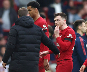 Video sốc trọng tài biên đánh cùi chỏ cầu thủ Liverpool