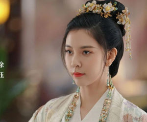 Mr Queen bản Trung ra mắt, nữ chính Tống Nghiên Phi 'điên' không kém Shin Hye Sun