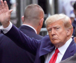 Ông Trump quay lại New York, 'đấu' tiếp với tổng chưởng lý bang?