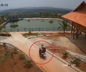 Clip: Qua nhà người quen ăn cơm, hai chú cháu bất ngờ lao xe máy xuống hồ nước tử vong