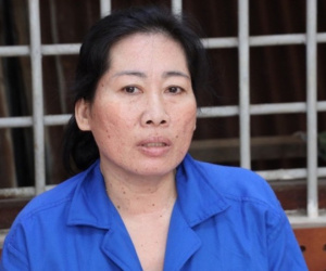 'Nữ quái' đóng kịch tinh vi, lừa bà cụ bán vé số dạo đến chỗ vắng để cướp