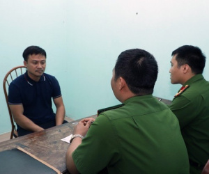 Người đàn ông chửi bới, đấm phó công an xã khi được mời lên trụ sở