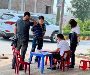 Động thái 'lạ' của nhà đầu tư: Người chọn 'ôm tiền' chờ đất giảm giá, người tích cực đi 'săn' hàng cắt lỗ