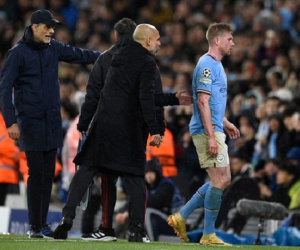 De Bruyne phớt lờ Guardiola khi bị rút khỏi sân