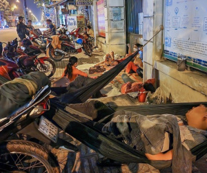Người dân TPHCM thức trắng đêm chờ rút bảo hiểm xã hội một lần