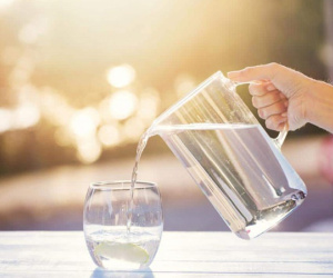 Uống nhiều nước trước bữa ăn có giúp giảm cân không?