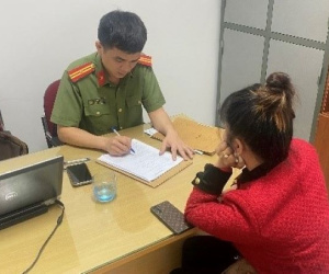 Bị phạt vì không đội mũ bảo hiểm, cô gái về viết 'tút' xúc phạm công an