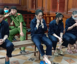 Nhóm phụ nữ dàn cảnh quay clip 'nóng' tống tiền ông lão 70 tuổi