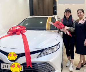 'Chiến thần' Võ Hà Linh giàu thế nào mua nhà, dát hàng hiệu kín người?