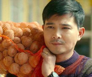 Quang Sự 'bức xúc' với vai Công trong 'Gia đình mình vui bất thình lình'