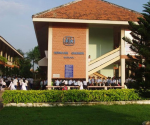 Giám thị yêu cầu học sinh cởi đồ, lãnh đạo nhà trường bật khóc: 'Tôi rất sốc'