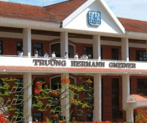 Vụ giám thị cho lột quần áo nam sinh: Trường Hermann Gmeiner nói gì?