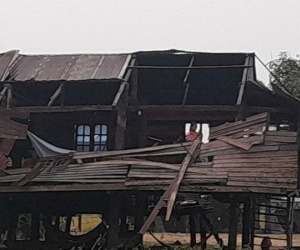 Trận mưa giông đầu mùa khiến trăm căn nhà tốc mái
