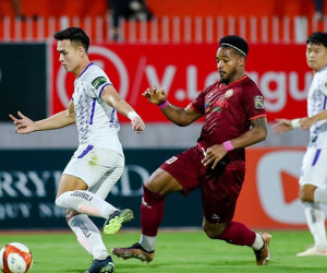 Hà Nội FC thua trận đầu, mất ngôi đầu bảng