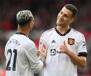 Antony rực sáng đưa MU trở lại Top 3