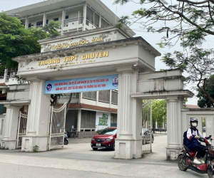 Họp báo thông tin vụ nữ sinh lớp 10 treo cổ tự tử: Nạn nhân nói với mẹ 'con sợ đến trường'