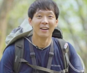 Park Yoo Chun xuất hiện với diện mạo khác lạ, có hành động gây chú ý về hình xăm vợ cũ trên tay