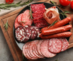 Năm thực phẩm người bệnh ung thư cần tránh