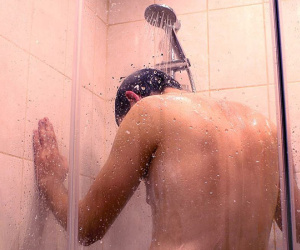 Người đàn ông đột tử do nhồi máu não khi đang tắm: Bác sĩ cảnh báo 4 sai lầm cần tránh