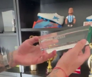 Messi tặng lại đồng đội giải thưởng vì… quá nhiều
