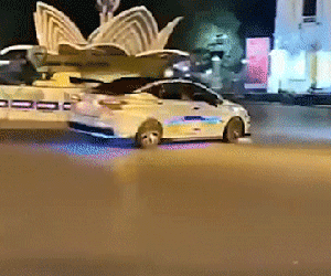 Tạm giữ ô tô, triệu tập tài xế drift trước Nhà hát Lớn