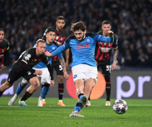 Thua chung cuộc AC Milan, Napoli lỡ cơ hội viết lịch sử