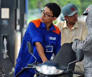 Giá xăng ngày mai sẽ giảm?