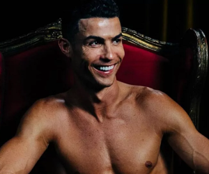 Ronaldo bị bóc mẽ vụ đánh đổi siêu xe... để lấy số điện thoại của gái lạ