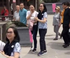 Lộ ảnh mới nhất của bà xã ngôi sao võ thuật Thành Long: Ăn mặc giản dị, U70 vẫn đầy sức hút