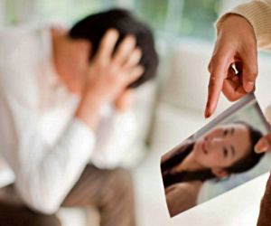 Bí mật lắp camera trong nhà, vợ phát hiện chồng ngoại tình với chị gái