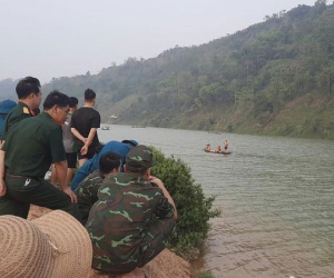 Thuyền chở 7 người bị lật trên sông Lô, 1 người chết, 2 người mất tích