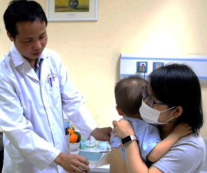 Bé trai 2 tuổi đã có sỏi thận