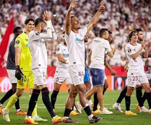 4 anh hào vào bán kết Europa League: Sevilla xứng danh 'Vua', Mourinho đối đầu trò cũ Alonso