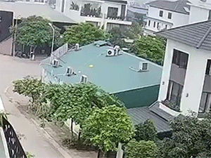 Nổ cục nóng điều hòa, hai thợ sửa chữa đi cấp cứu