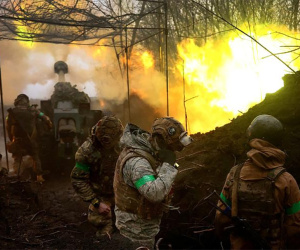 Rộ tin Ukraine vượt phòng tuyến Nga gần Kherson, ông Medvedev dọa trả đũa G7